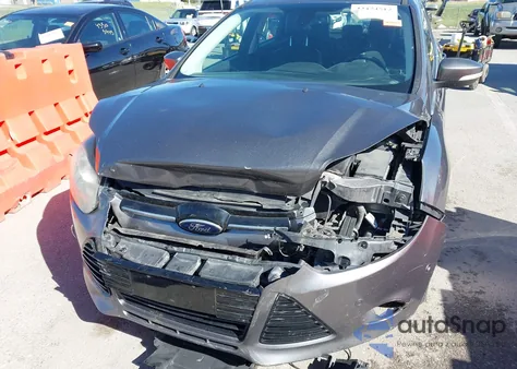 2012 Ford Focus Titanium z USA, uszkodzony, nr VIN 1FAHP3N28CL366579